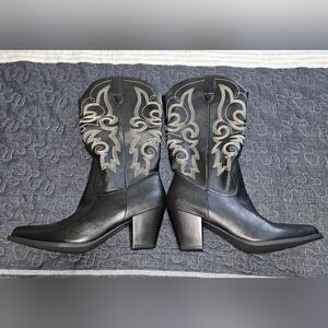 Black Western Embroidered Boots with heel. New in Bag. size 40 size 9